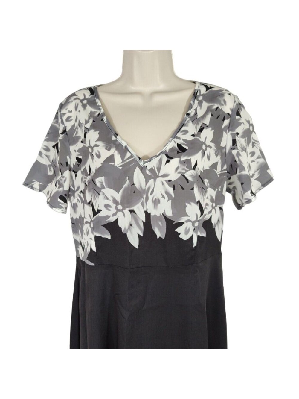 Hekka Black Grey Floral A-line V-neck Dress Women Size M Short Sleeve - Picture 2 of 5